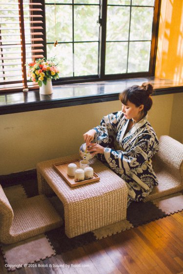 我在红尘等你人间等你守繁华之外女声