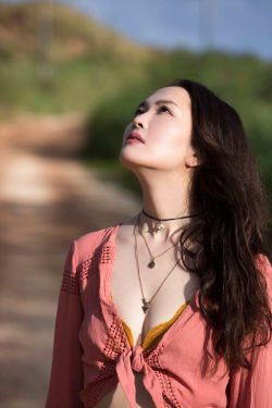 穿女装被室友发现了